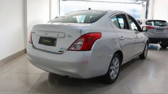 NISSAN-VERSA-2012
