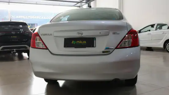 NISSAN-VERSA-2012