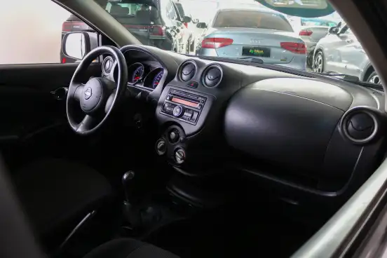 NISSAN-VERSA-2012