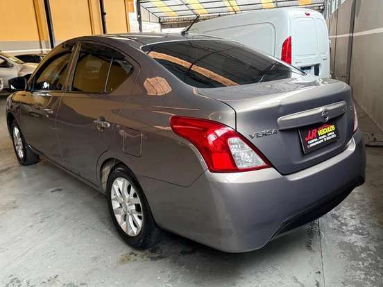 NISSAN-VERSA-2015
