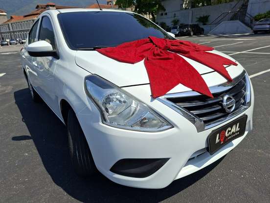 NISSAN-VERSA-2017