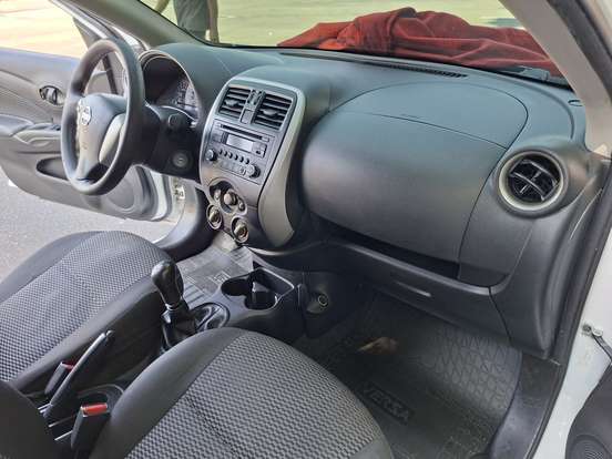 NISSAN-VERSA-2017