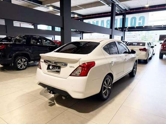 NISSAN-VERSA-2019