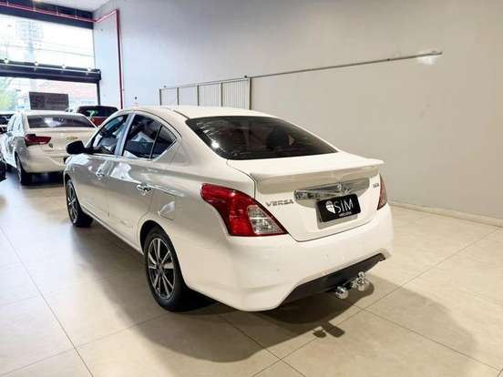 NISSAN-VERSA-2019