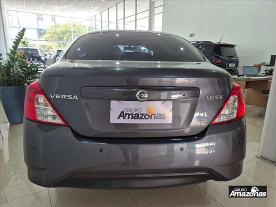 NISSAN-VERSA-2018
