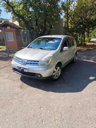NISSAN-LIVINA-2010
