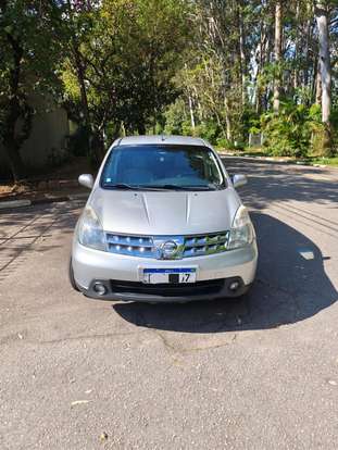 NISSAN-LIVINA-1.8 SL 16V FLEX 4P AUTOMÁTICO NISSAN-LIVINA-2010