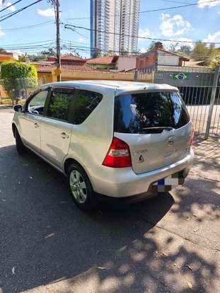 NISSAN-LIVINA-2010
