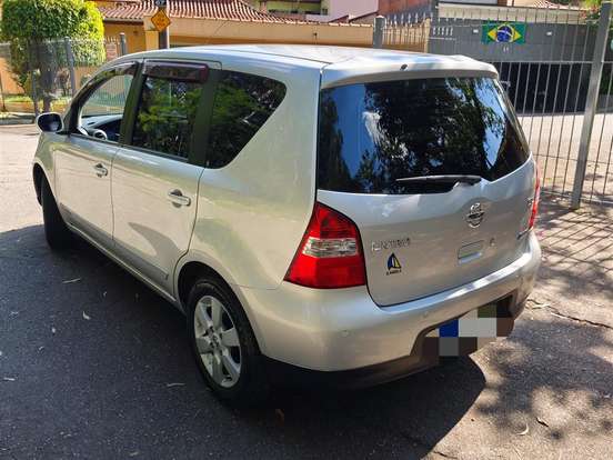 NISSAN-LIVINA-1.8 SL 16V FLEX 4P AUTOMÁTICO NISSAN-LIVINA-2010