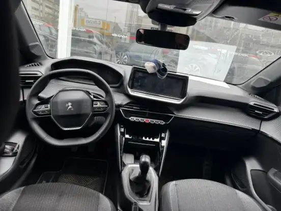PEUGEOT-208-2023