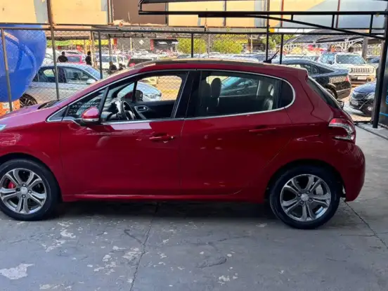 PEUGEOT-208-1.6 GRIFFE 16V FLEX 4P AUTOMÁTICO PEUGEOT-208-2013