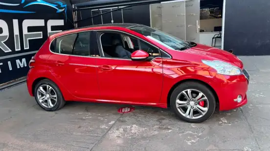 PEUGEOT-208-2013