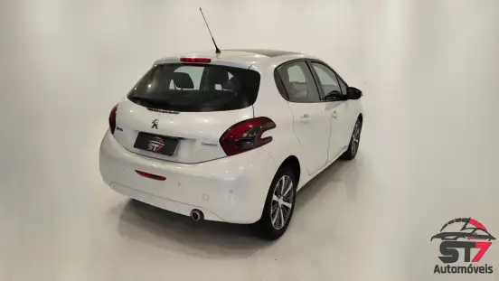 PEUGEOT-208-2018