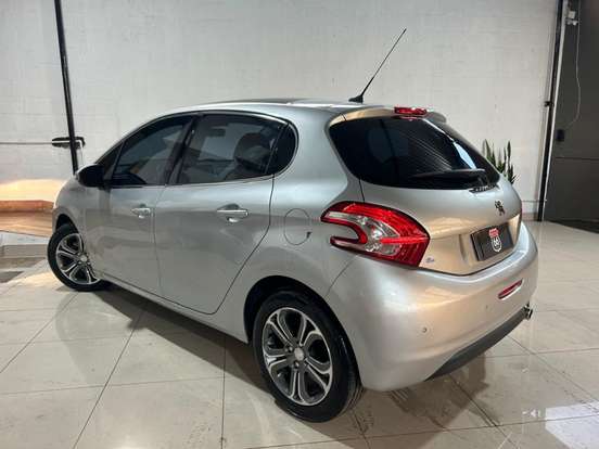PEUGEOT-208-2015