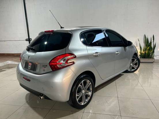PEUGEOT-208-2015