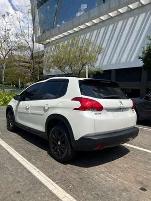 PEUGEOT-2008-2021