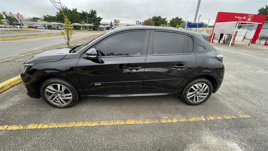 PEUGEOT-208-2021