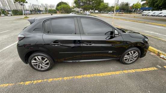 PEUGEOT-208-2021