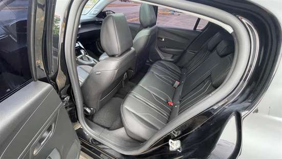 PEUGEOT-208-2021