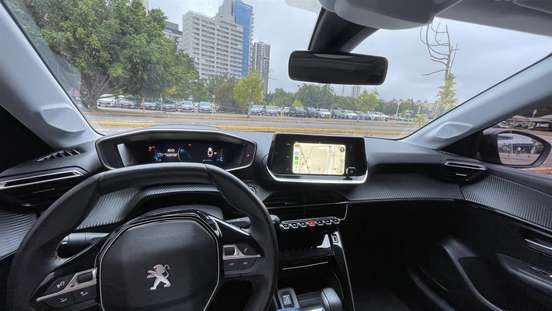 PEUGEOT-208-2021