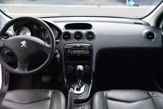 PEUGEOT-408-2016