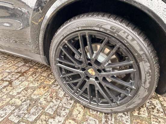 PORSCHE-CAYENNE-2024