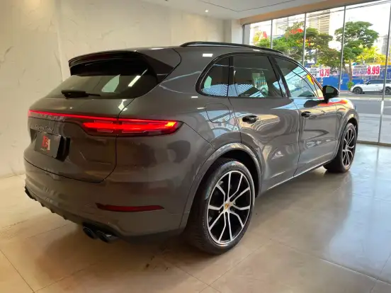 PORSCHE-CAYENNE-2018