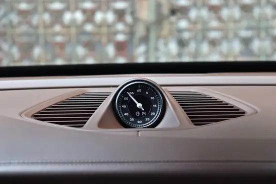 PORSCHE-MACAN-2025