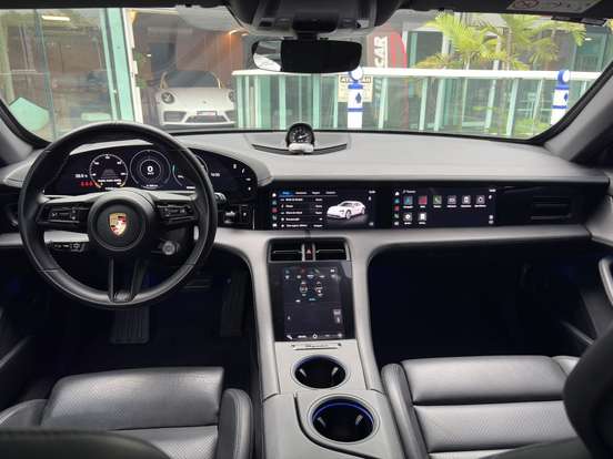 PORSCHE-TAYCAN-2023