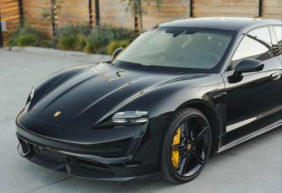 PORSCHE-TAYCAN-2021