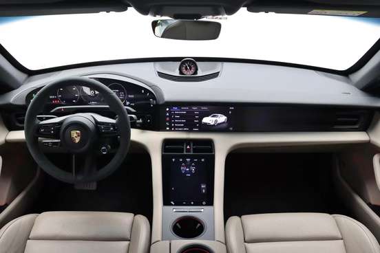 PORSCHE-TAYCAN-2021