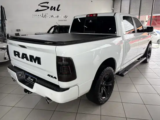 RAM-CLASSIC-5.7 V8 GASOLINA LARAMIE NIGHT EDITION CD 4X4 AUTOMÁTICO RAM-CLASSIC-2022
