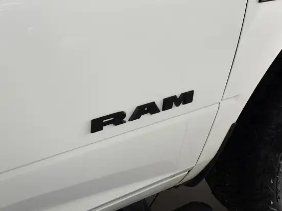 RAM-CLASSIC-5.7 V8 GASOLINA LARAMIE NIGHT EDITION CD 4X4 AUTOMÁTICO RAM-CLASSIC-2022