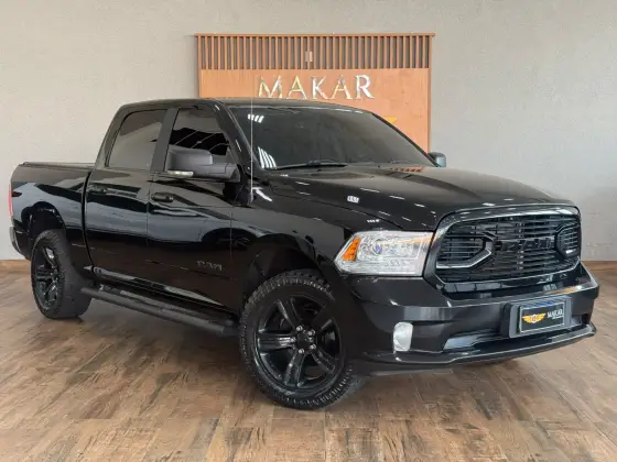 RAM CLASSIC 5.7 V8 GASOLINA LARAMIE NIGHT EDITION CD 4X4 AUTOMÁTICO