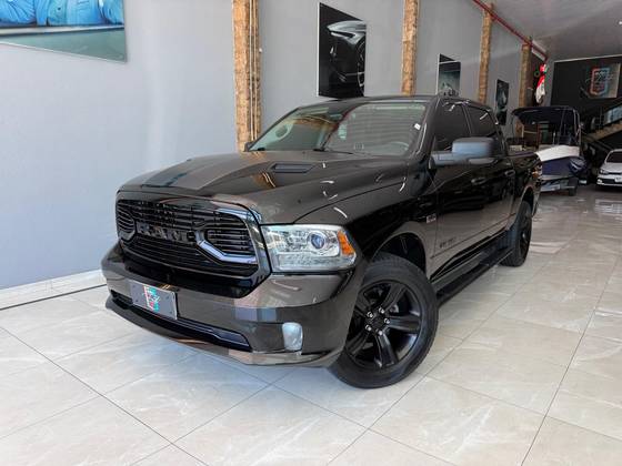 RAM CLASSIC 5.7 V8 GASOLINA LARAMIE NIGHT EDITION CD 4X4 AUTOMÁTICO