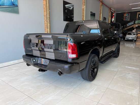 RAM-CLASSIC-5.7 V8 GASOLINA LARAMIE NIGHT EDITION CD 4X4 AUTOMÁTICO RAM-CLASSIC-2022