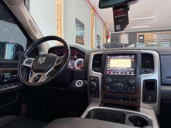 RAM-CLASSIC-5.7 V8 GASOLINA LARAMIE NIGHT EDITION CD 4X4 AUTOMÁTICO RAM-CLASSIC-2022