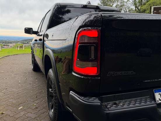 RAM-1500-5.7 V8 GASOLINA REBEL CD 4X4 AUTOMÁTICO RAM-1500-2022