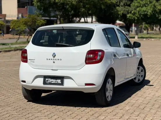 RENAULT-SANDERO-2018
