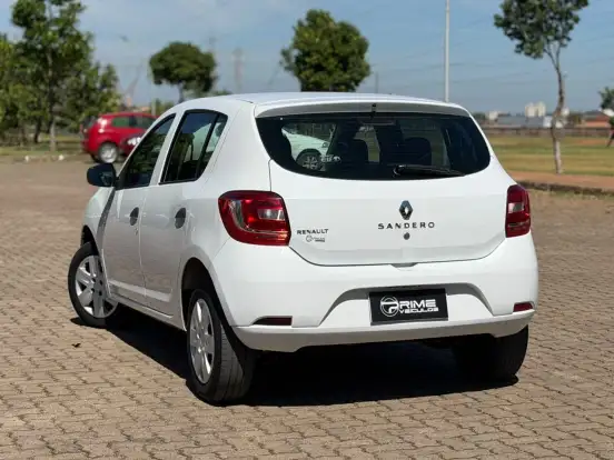 RENAULT-SANDERO-2018