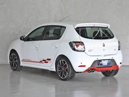 RENAULT-SANDERO-2018