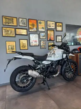 ROYAL ENFIELD-HIMALAYAN 450 KAMET WHITE-2026