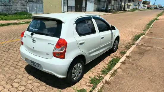 TOYOTA-ETIOS-2017