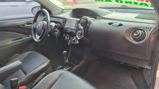 TOYOTA-ETIOS-2017
