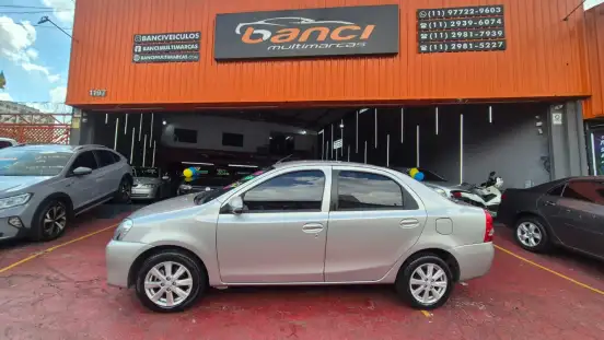 TOYOTA-ETIOS-2017