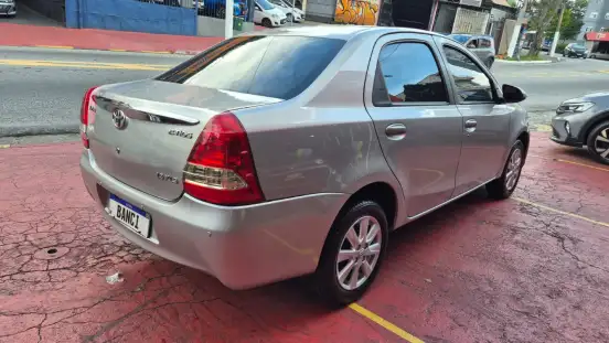 TOYOTA-ETIOS-2017