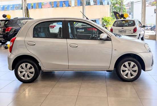 TOYOTA-ETIOS-2017