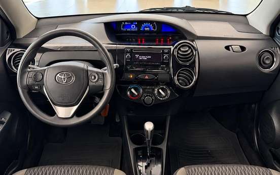 TOYOTA-ETIOS-2017