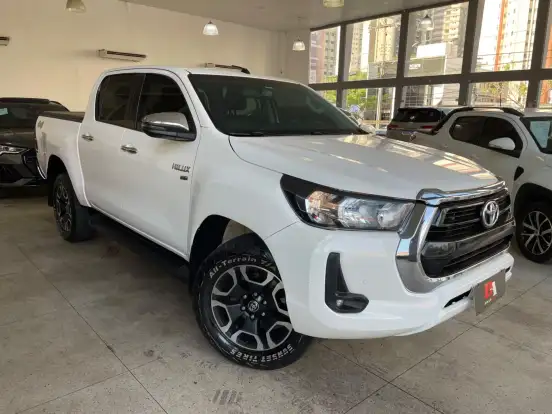 TOYOTA-HILUX-2021
