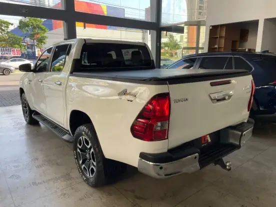 TOYOTA-HILUX-2021